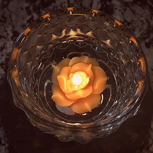 flower-shaped-candle
