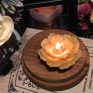 flower-shaped-candle